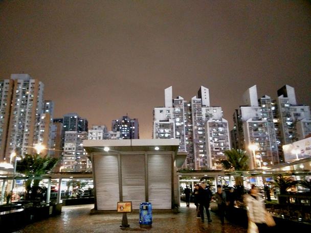 2025新澳门天天开奖记录下载和街头下水道爬出女子与街头下水道爬出女子身体视频