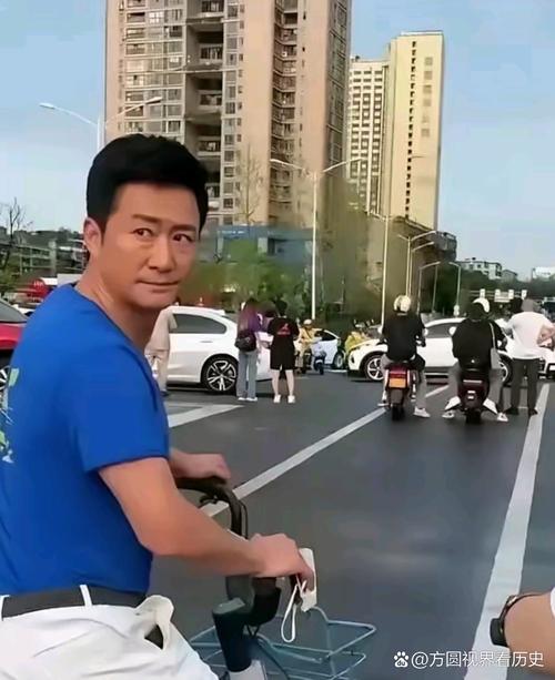 新澳正版资料大全免費和吴京的车又翻了与吴京车子